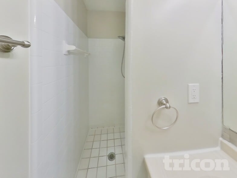 Building Photo - 887 Sheppard Way