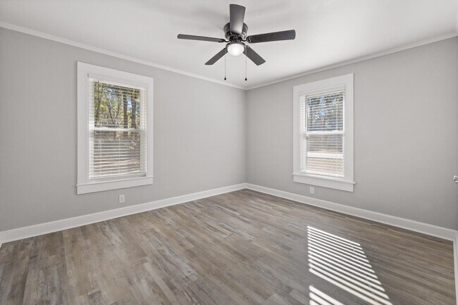 Building Photo - 501 E 4th St