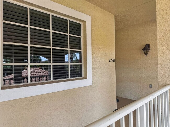 Building Photo - 2-bedroom + den condo in Lely Resort!