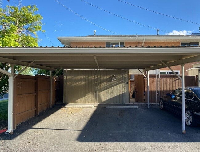 Building Photo - Spacious 2BR Townhome in Denver