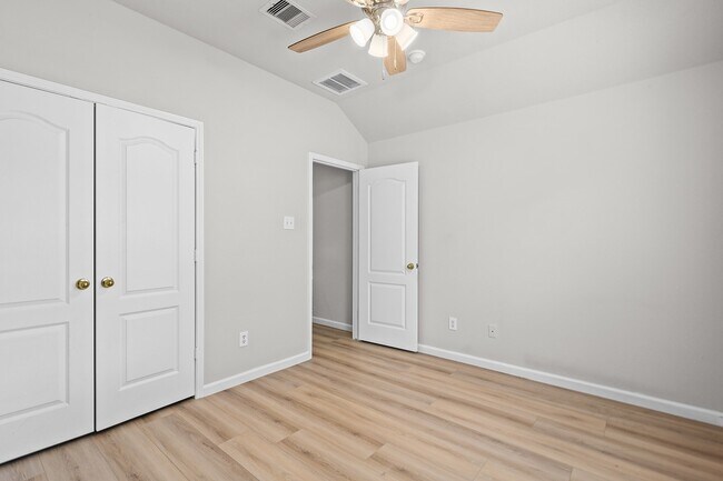 Building Photo - 25910 N Lakefair Dr