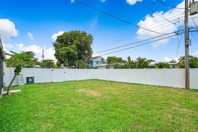 Building Photo - 245 SW 6th St