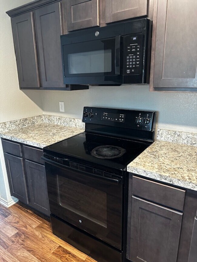 Building Photo - 2433 Stoneham Ct
