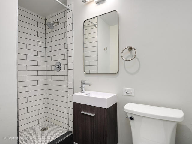 Building Photo - 227 E Walton Pl