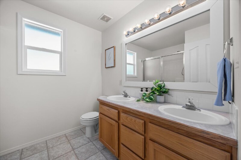 Building Photo - 5174 N Rothmans Ave