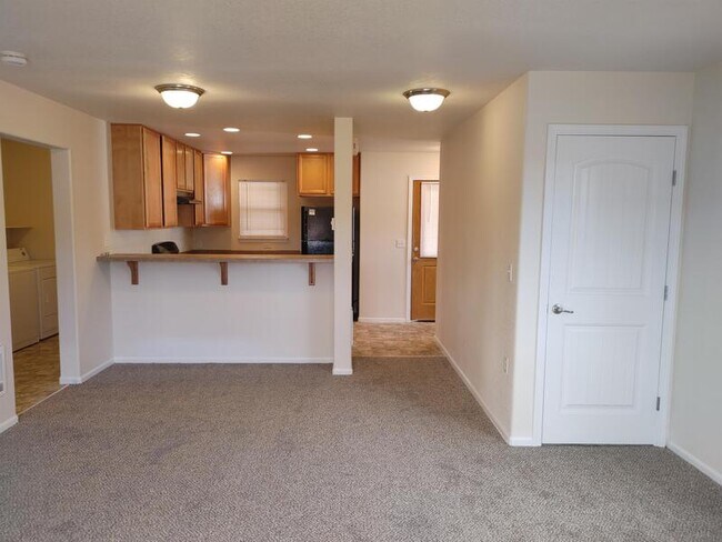 Building Photo - 2250 SW 21st St