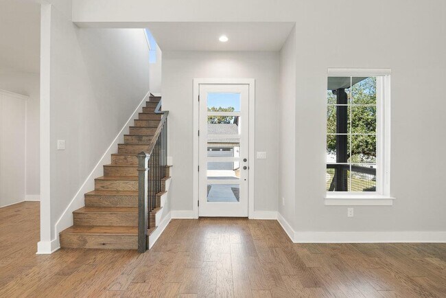 Building Photo - 3018 Sunridge Dr