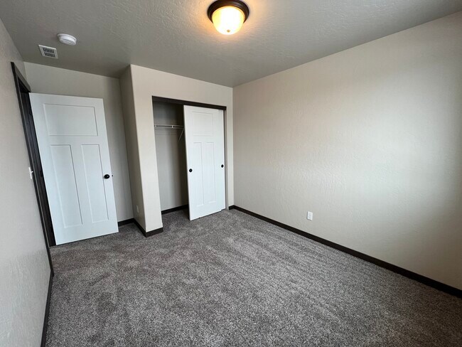 Building Photo - 12685 N Cavanaugh Dr