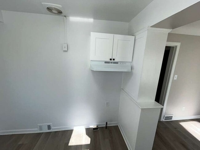 Building Photo - Fully Renovated 3 Bedroom Bungalow
