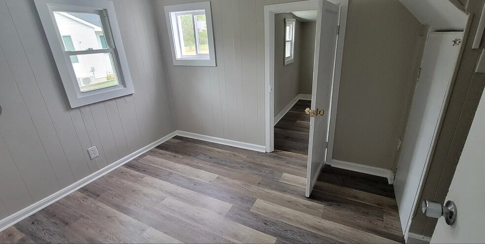 Bedroom #3 (Side of House) - 212 Summit St