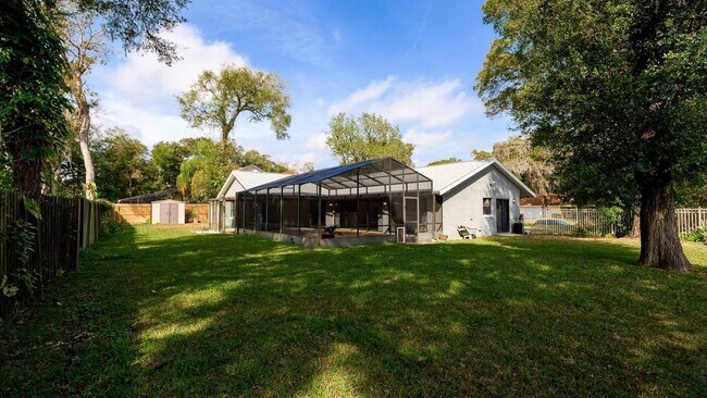 Building Photo - 4 Baywood Dr