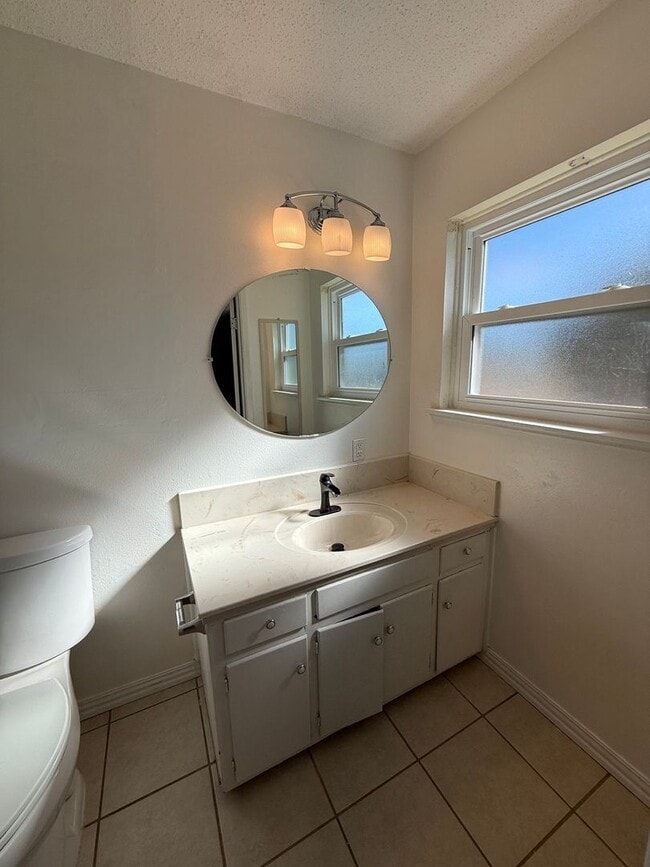 Building Photo - 4 Bed Brick Home! Zia School District! - P...