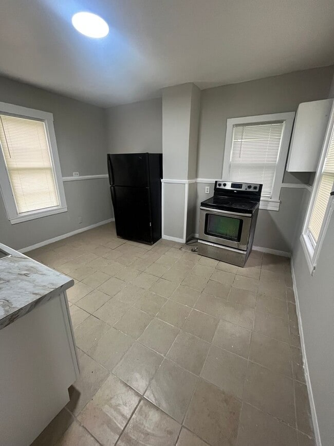 Building Photo - SECTION 8 and EDEN Accepted!! Spacious New...