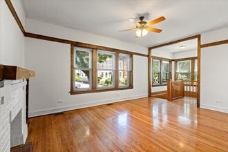 Building Photo - 5 bedroom in Chicago IL 60657