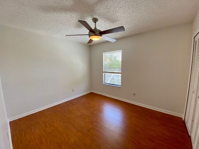 Building Photo - 3015 Crested Cir