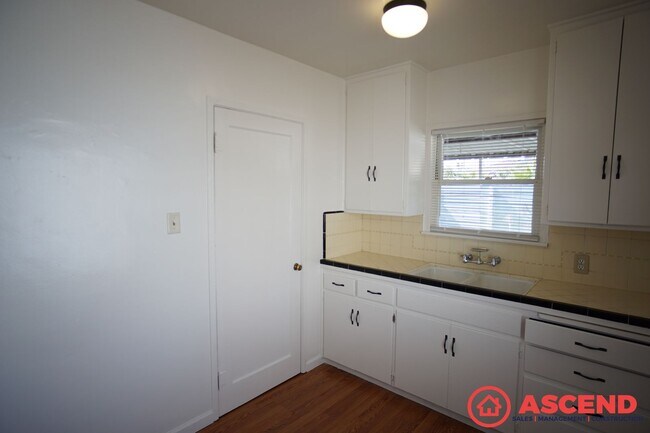 Building Photo - 2117 Watson St