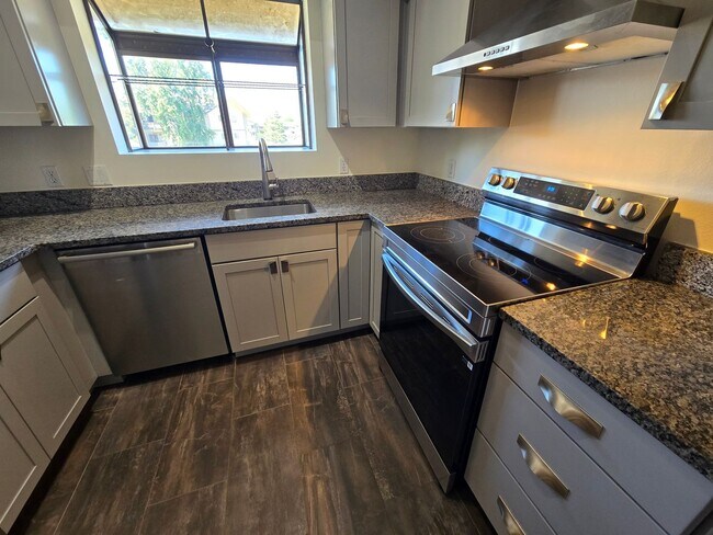 Building Photo - Beautifully Renovated, Top Floor, 2 Bedroom 2 Bath East Boulder Condo for Rent!