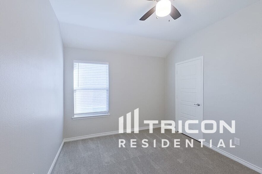 Building Photo - 3310 Rio Grande Rd