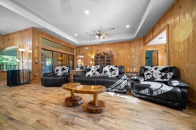 Building Photo - 3135 NE 49th St