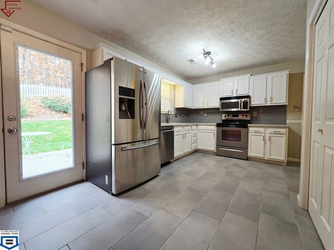 Building Photo - 1544 Pheasants Glen Dr