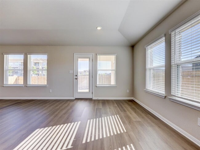 Building Photo - 100 Greenspire Ln