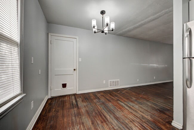 Building Photo - 1110 W Apache St