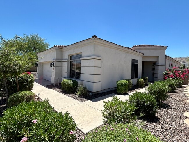 Building Photo - 2041 E Fawn Dr