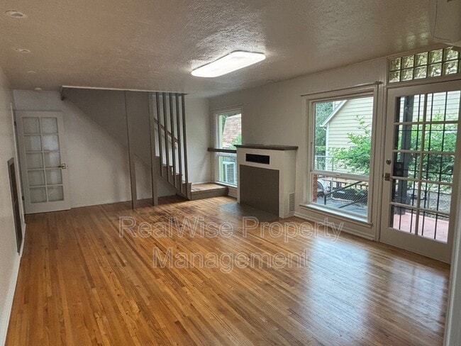 Building Photo - 364 W Selmar Ct