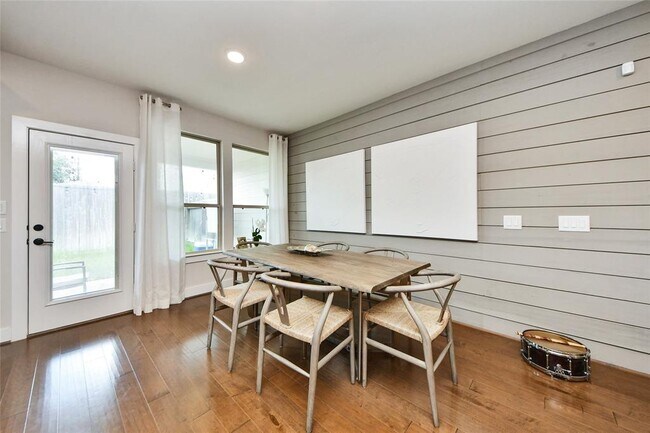 Building Photo - 1707 Summerlyn Ter Dr