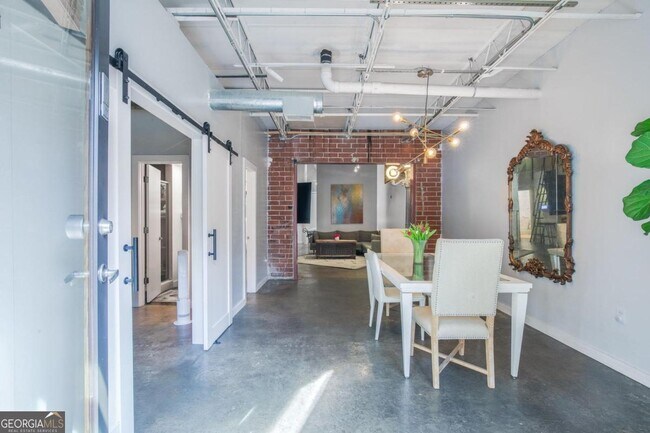 Building Photo - 174 Chester Ave SE