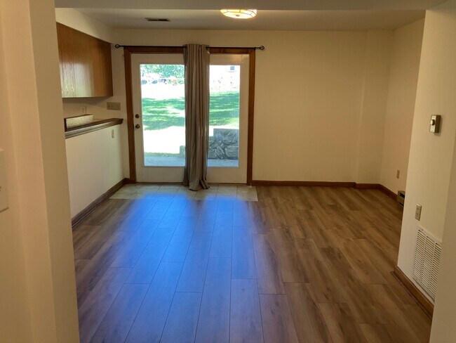 Building Photo - 129 Fenway Dr