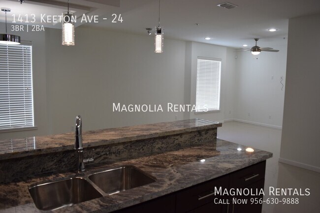 Building Photo - Las Jollas Condominiums II