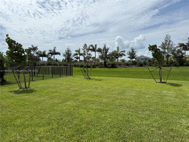 Building Photo - 14814 Wildwood Cir