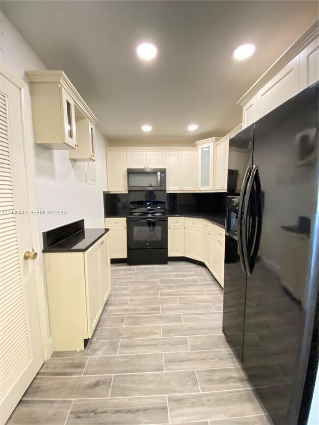 Building Photo - 17051 NE 35th Ave