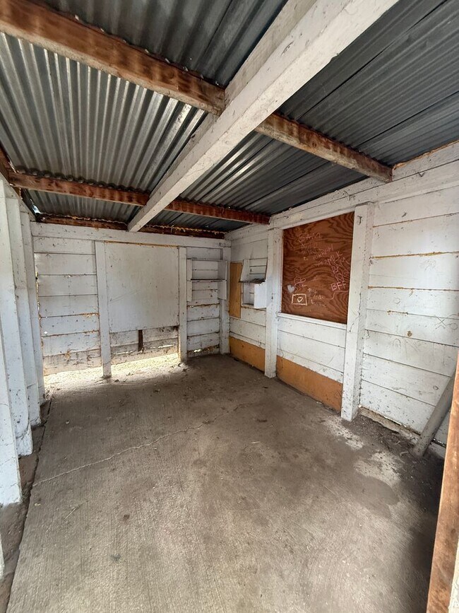 Building Photo - W20500