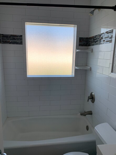 Building Photo - 421 42nd Ave NE