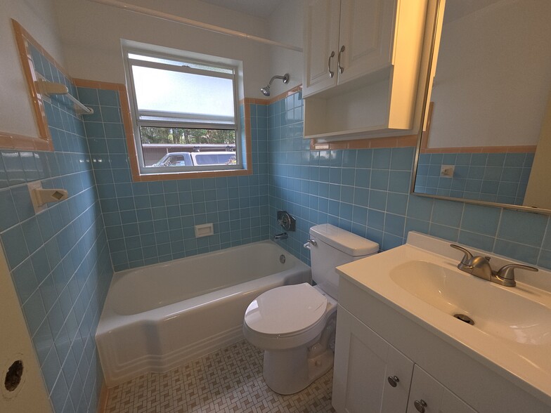 Bathroom - 416 N Summerlin Ave