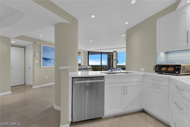 Building Photo - 4751 Gulf Shore Blvd N