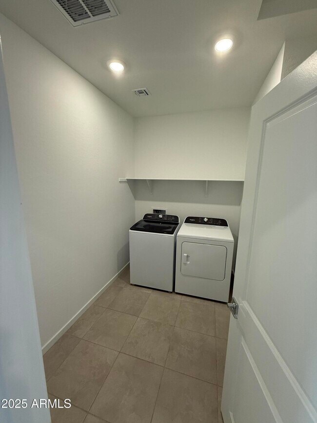 Building Photo - 7433 E Cozy Cottage Ln