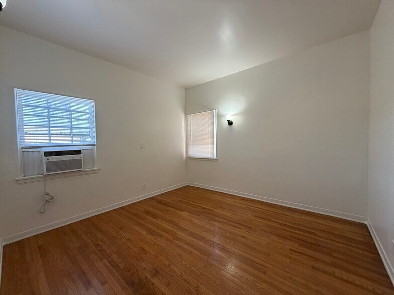 Building Photo - 1156 E Orange Grove Blvd