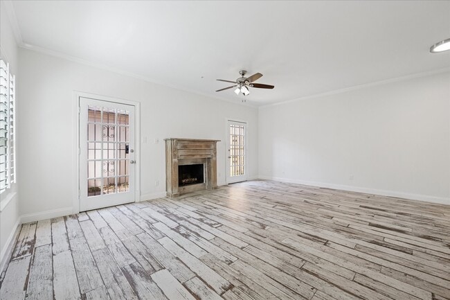 Building Photo - 854 Augusta Dr