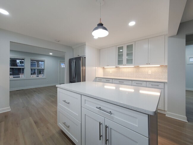 Building Photo - Minutes from Downtown Greenville in a Beautifully Remodeled Custom Home!