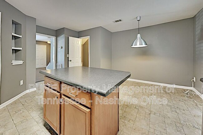 Building Photo - 2042 Shaylin Loop