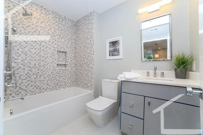 Building Photo - Charming 3 Bedroom-No Broker Fee