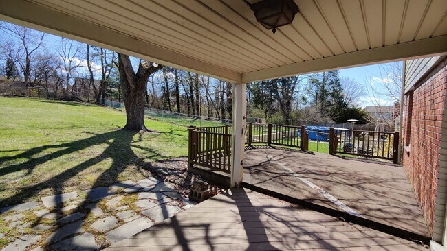 Building Photo - *Beautifully Updated & Charming 3BD/1BA Single-Family Home Available in West Mifflin*