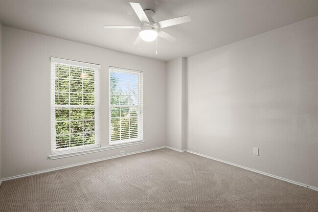 Building Photo - 17841 Park Valley Dr