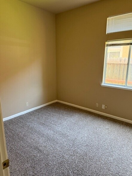 Building Photo - 2440 Julliard Cir