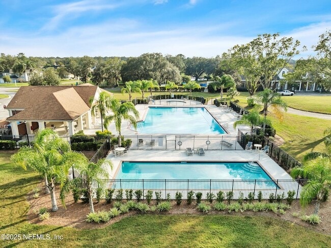 Building Photo - 526 Oakmont Dr