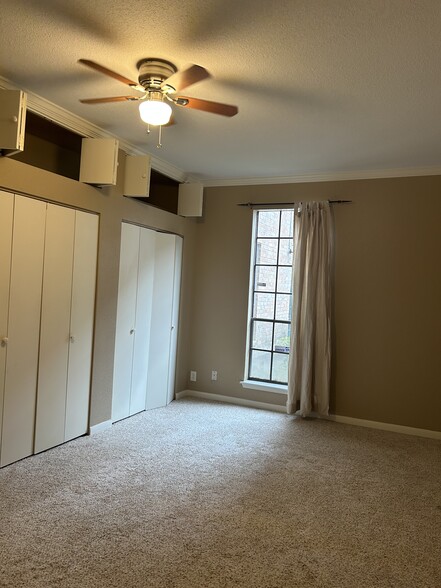 bedroom with plenty of storage space - 2475 Underwood St