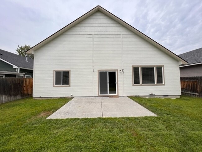 Building Photo - 9024 W Dalton Pl